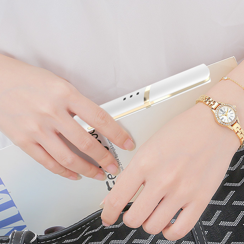 "Elektrisk uppvärmd ögonfransböjare i vit design, snabb uppvärmning för långvarigt böjda och skyddade fransar."