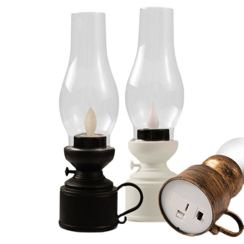"Elektronisk fotogenlampa med retrodesign i vitt, brons och svart, perfekt för inomhus- och utomhusbruk i hemmet."