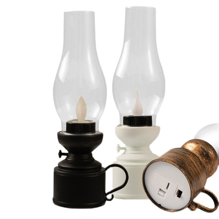 "Elektronisk fotogenlampa med retrodesign i vitt, brons och svart, perfekt för inomhus- och utomhusbruk i hemmet."