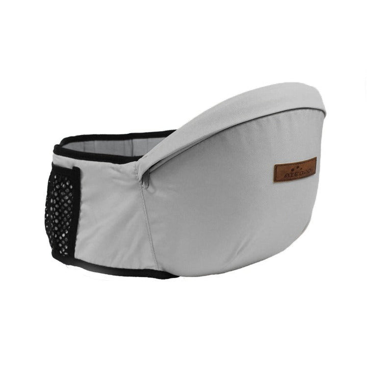Ergonomisk babyhöftbärare i grått tyg, justerbart bälte, minskar ryggbelastning, flervändbara bärpositioner.
