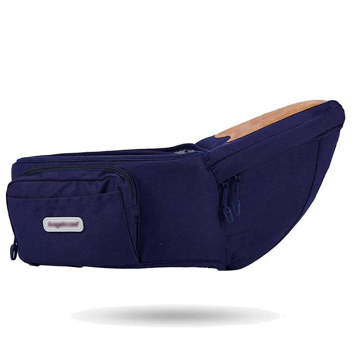Ergonomisk babyhöftbärare i grått tyg, justerbart bälte, minskar ryggbelastning, flervändbara bärpositioner.