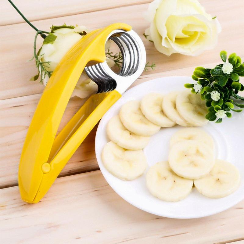 "Ergonomisk rostfri bananskivare, gul, perfekt för kök. Skär bananer enkelt med högkvalitativ design för perfekt skivning."