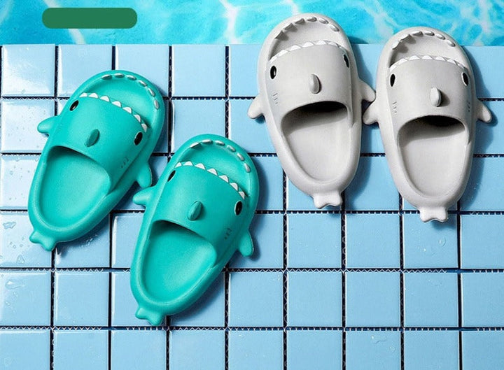 Lekfulla inomhusskor: Hajtofflor för barn i lysande färger, bekväma att ha på