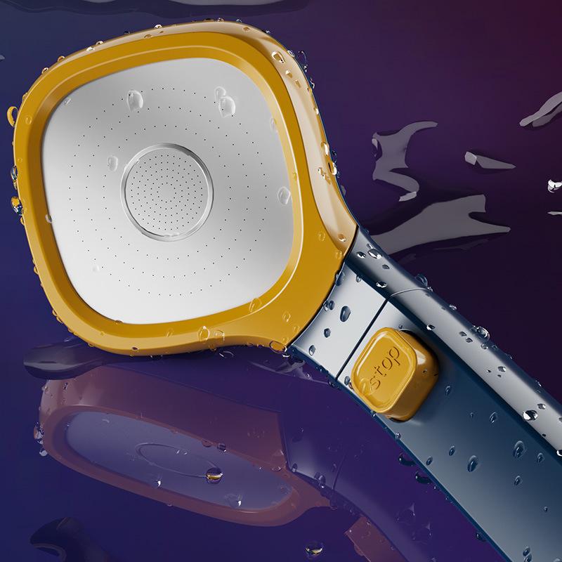 "Färgfullt högtrycks duschmunstycke med justerbart vattentryck och sex moderna färgval för stilren duschupplevelse."