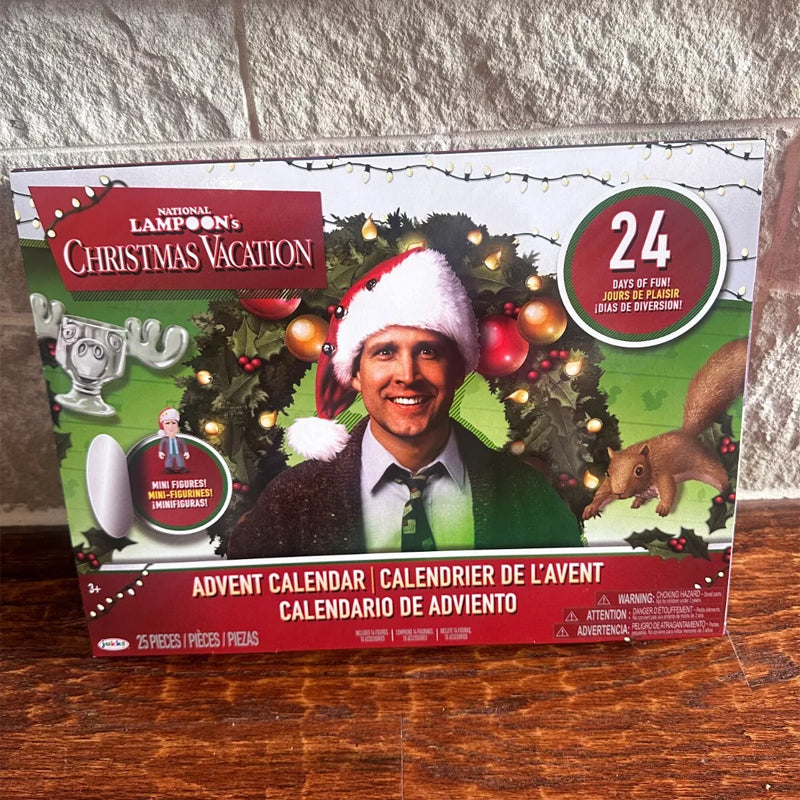 "Färgglad adventskalender 2024 med 24 luckor, julig design, papper, 21x18x3 cm, perfekt för familjeglädje i december."