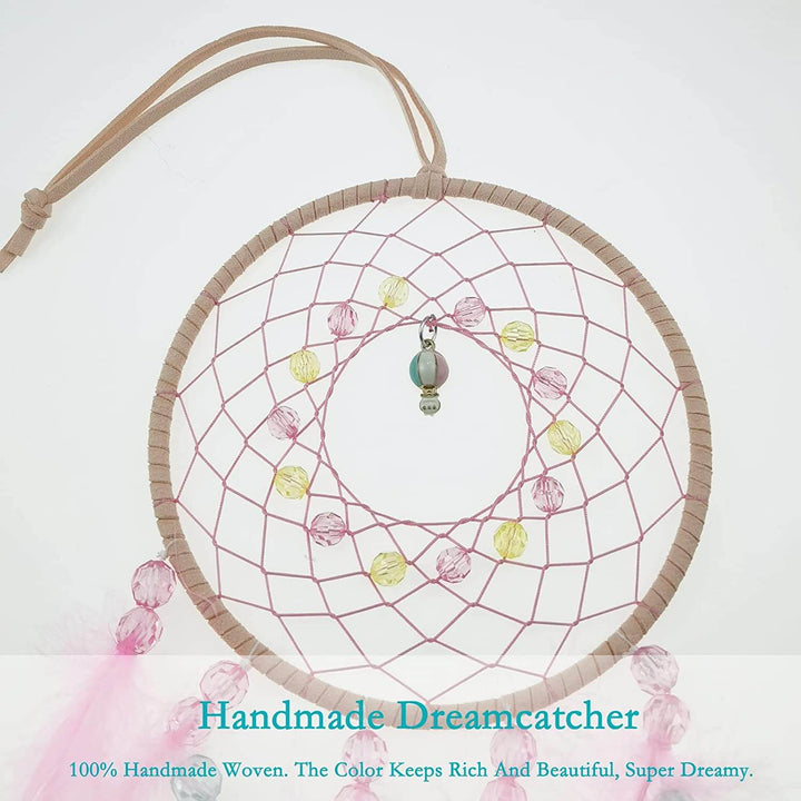 "Färgglad drömfångare med eleganta fjädrar och handvävd design, perfekt bohemisk dekoration för sovrummet."