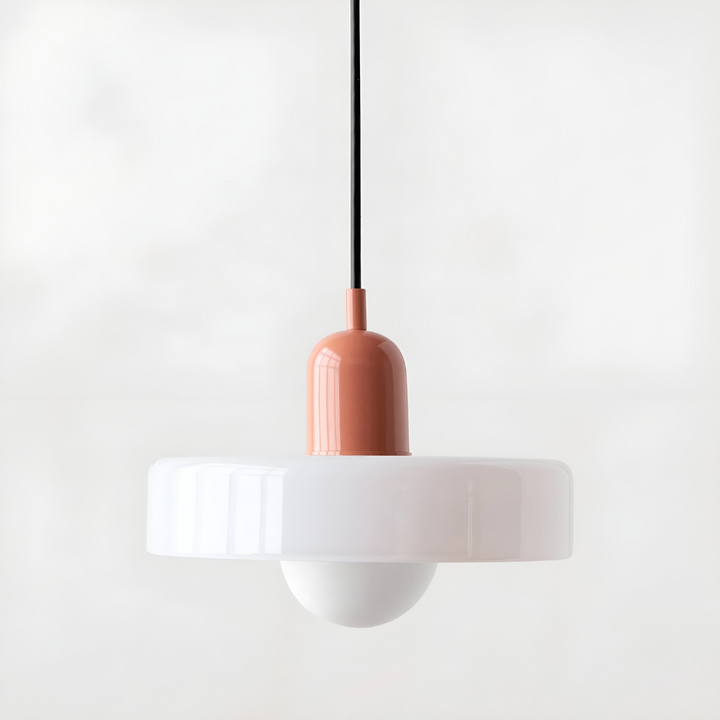 "Färgglad justerbar taklampa i glas, modern design med eleganta linjer och levande färger för stilfull belysning."