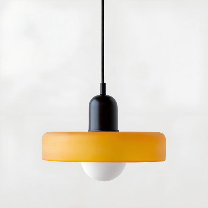 "Färgglad justerbar taklampa i glas, modern design med eleganta linjer och levande färger för stilfull belysning."