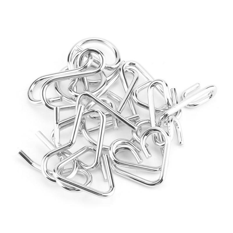 "Färgglad metallpusselring för barn, blå och gul design, utvecklar kreativitet och logiskt tänkande."