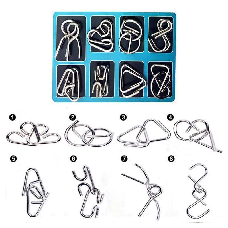 "Färgglad metallpusselring för barn, blå och gul design, utvecklar kreativitet och logiskt tänkande."