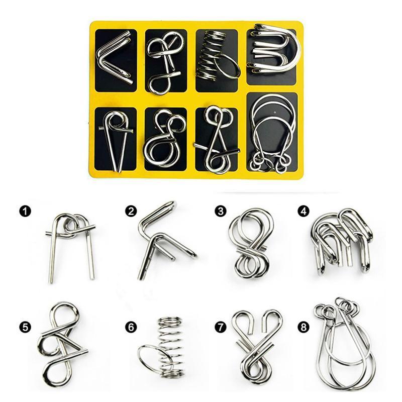 "Färgglad metallpusselring för barn, blå och gul design, utvecklar kreativitet och logiskt tänkande."