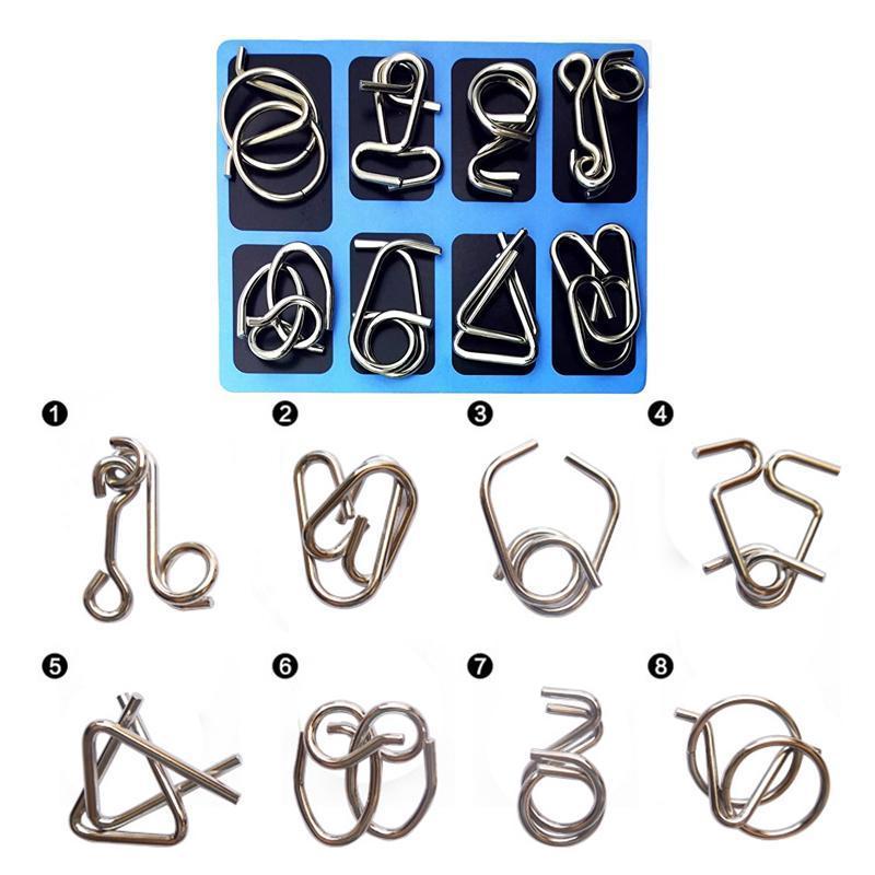 "Färgglad metallpusselring för barn, blå och gul design, utvecklar kreativitet och logiskt tänkande."