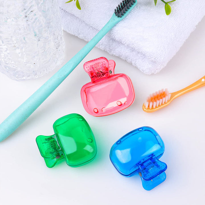 "Färgglad plasttandborstskyddshylsa, set med fem olika färger: transparent, blå, röd, grön, rosa. Idealisk för resor."