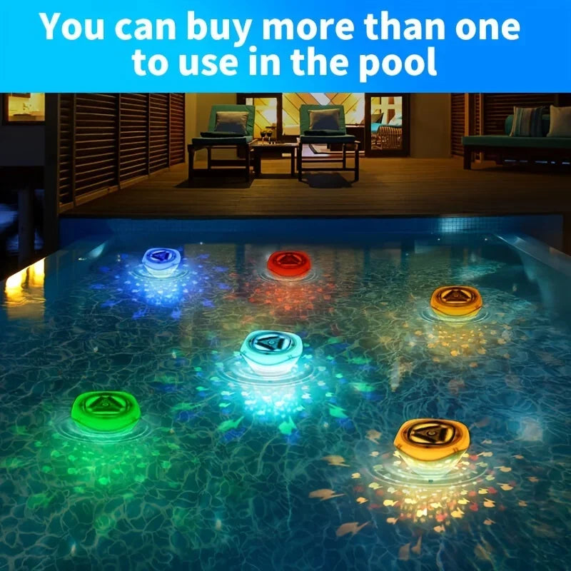 "Färgglad projicerande badlampa som skapar magiska ljusmönster för bad och pool, perfekt för avkoppling och fest."