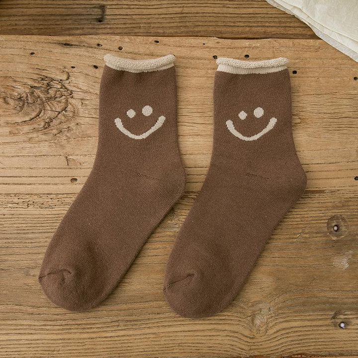 "Färgglada damstrumpor i mjuk bomull med glada smiley-ansikten, perfekt för en glad och bekväm stil."
