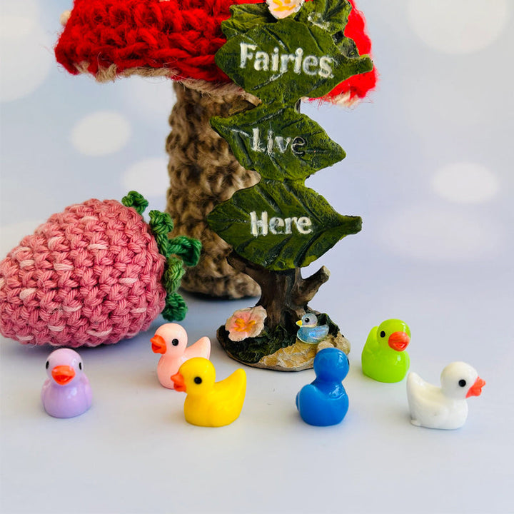 "Färgglada miniatyrankor i resin för hem och trädgård, mixade färger, små accessoarer, lekfull design"