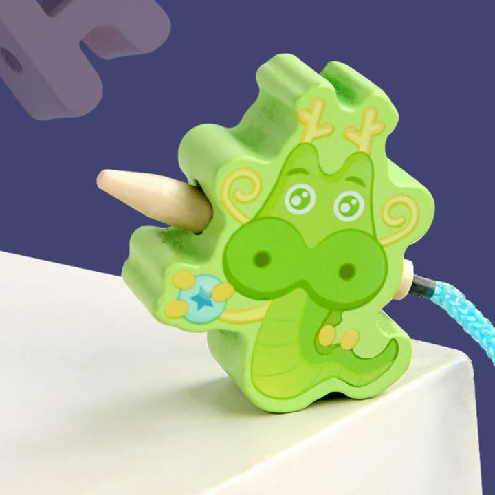 "Färgglada pedagogiska trä snörpärlor för barn, utvecklar motoriska färdigheter, lär om djur, frukt och siffror."