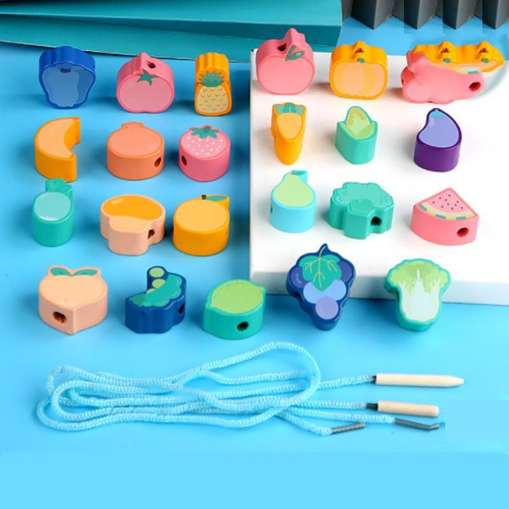 "Färgglada pedagogiska trä snörpärlor för barn, utvecklar motoriska färdigheter, lär om djur, frukt och siffror."