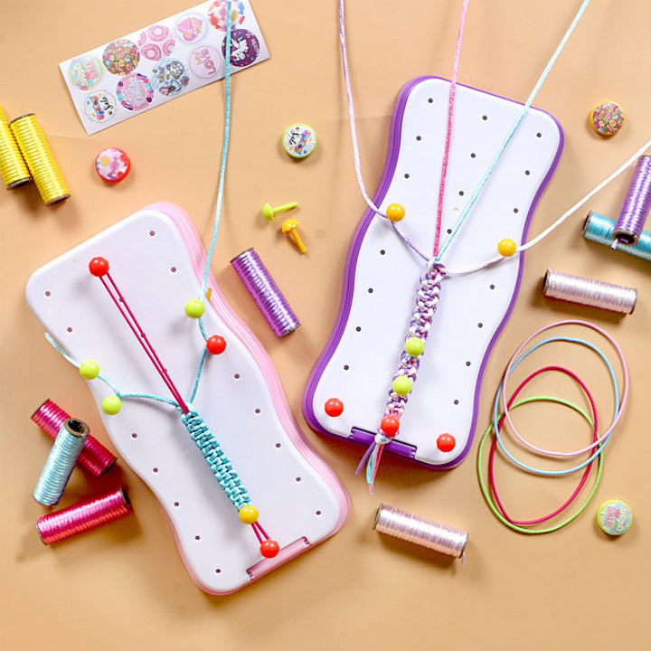 "Färgglatt DIY handflätset för barn med rep och tillbehör, främjar kreativitet och handfärdigheter med säkra material."