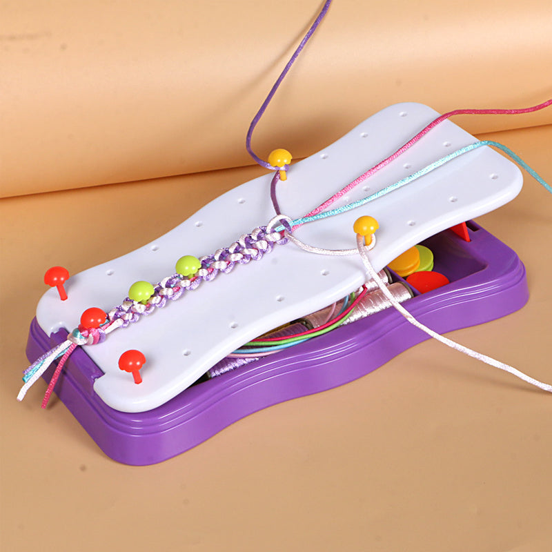 "Färgglatt DIY handflätset för barn med rep och tillbehör, främjar kreativitet och handfärdigheter med säkra material."