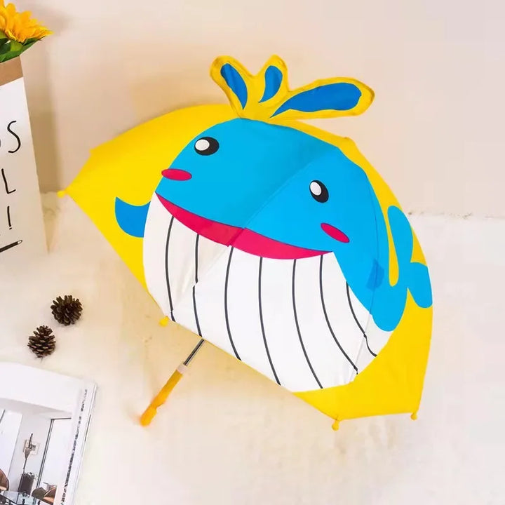 Färgglatt paraply för barn, lätt att hantera med säkra kanter, inspirerar fantasi med mönster av djur och växter.