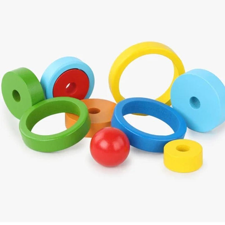 "Färgglatt pedagogiskt torn av träklossar för barn, perfekt för lekfullt lärande och utveckling av motoriska färdigheter."