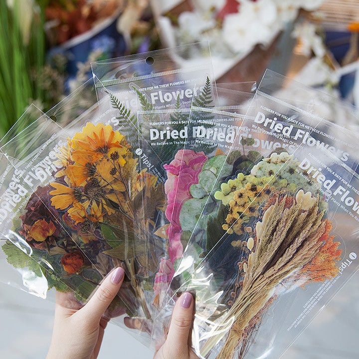 "Färgglatt set av självhäftande blommotiv klistermärken, idealiska för att dekorera släta ytor och DIY-projekt."
