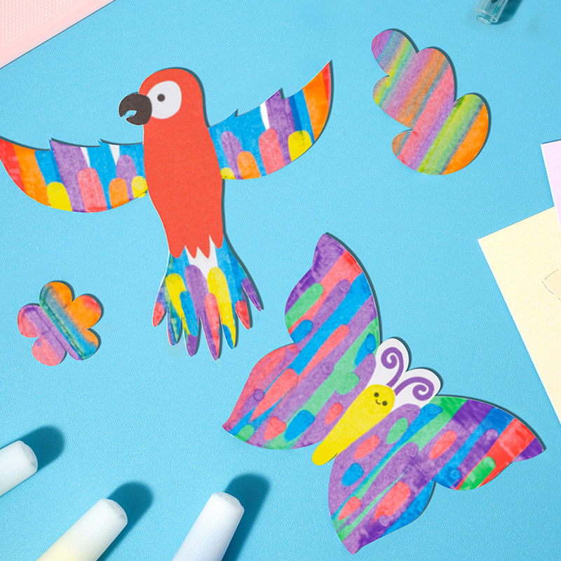 "Färgglatt skrapkonstkortset för barn, 20 kort att dekorera, verktyg inkluderat, perfekt för kreativt skapande."