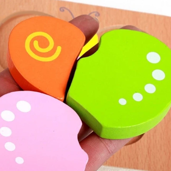 "Färgglatt träpussel för barn med djurmotiv, främjar sensorisk utveckling och inlärning, miljövänligt trä, 15x15 cm."