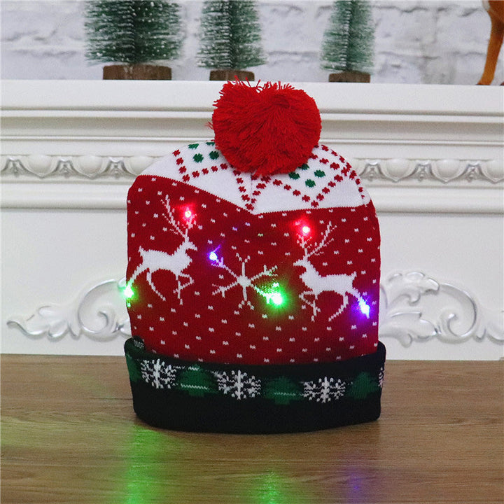 "Färggrann LED-stickad julhatt för dam med lysande LED-lampor och mjukt stickat tyg. Perfekt för vinterfestligheter."