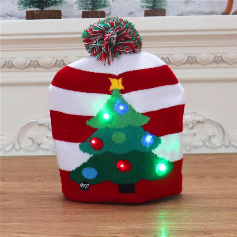 "Färggrann LED-stickad julhatt för dam med lysande LED-lampor och mjukt stickat tyg. Perfekt för vinterfestligheter."