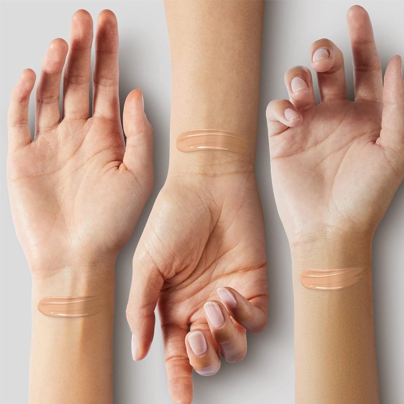 "Färgskiftande flytande foundation, elegant flaska, för alla hudtoner. Ger naturlig finish, långvarig täckning."