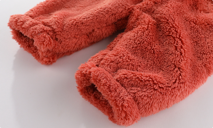 "Fleece baby romper med huva, mjukt material i grön färg, perfekt för värme och komfort, 0-12 månader"