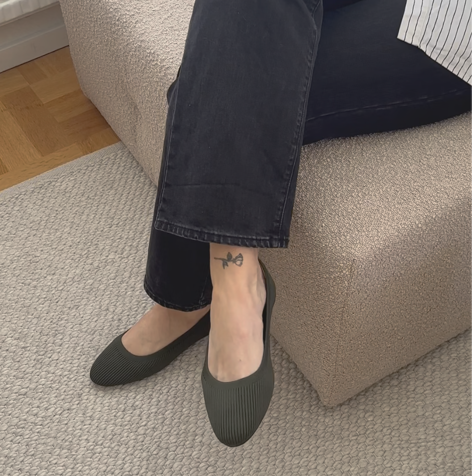 "Flera färger ballerina dam skor, elegant design, bekväma, olika storlekar, idealiska för vardag och speciella tillfällen."