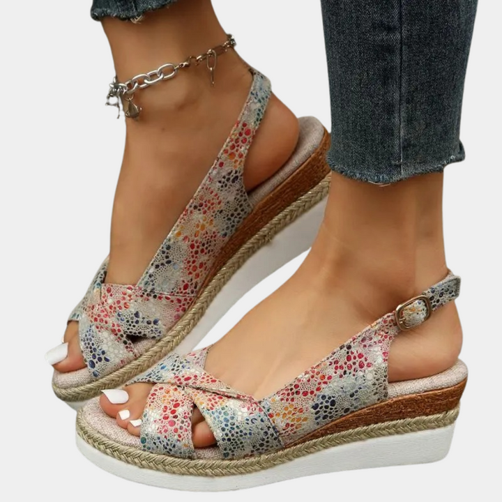 "Flerfärgade kvinnors andningsbara espadrille flats med flätad sula, stilfullt och bekvämt designade för vardagsbruk."