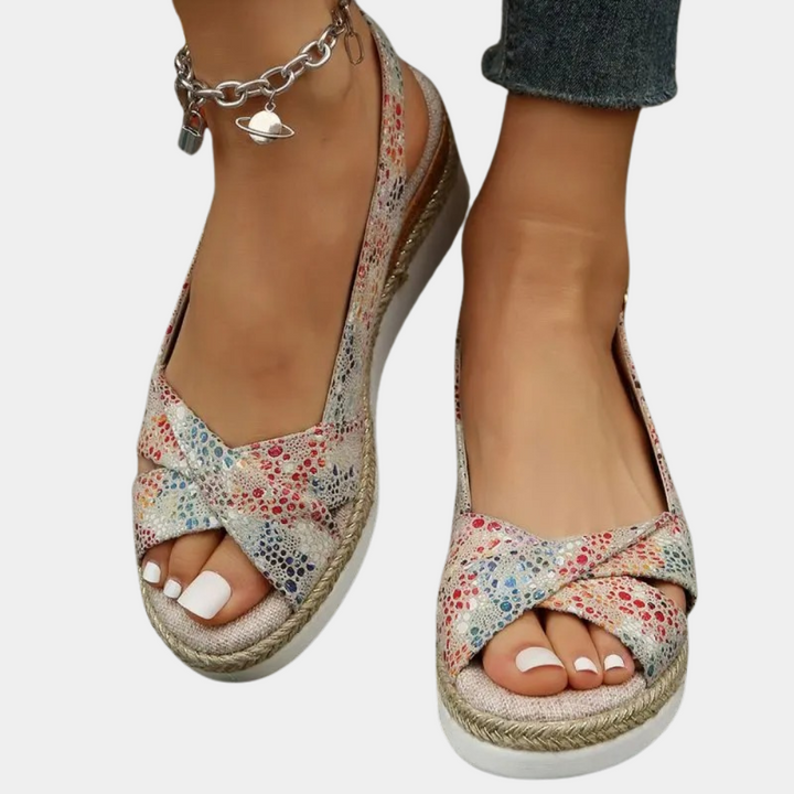 "Flerfärgade kvinnors andningsbara espadrille flats med flätad sula, stilfullt och bekvämt designade för vardagsbruk."