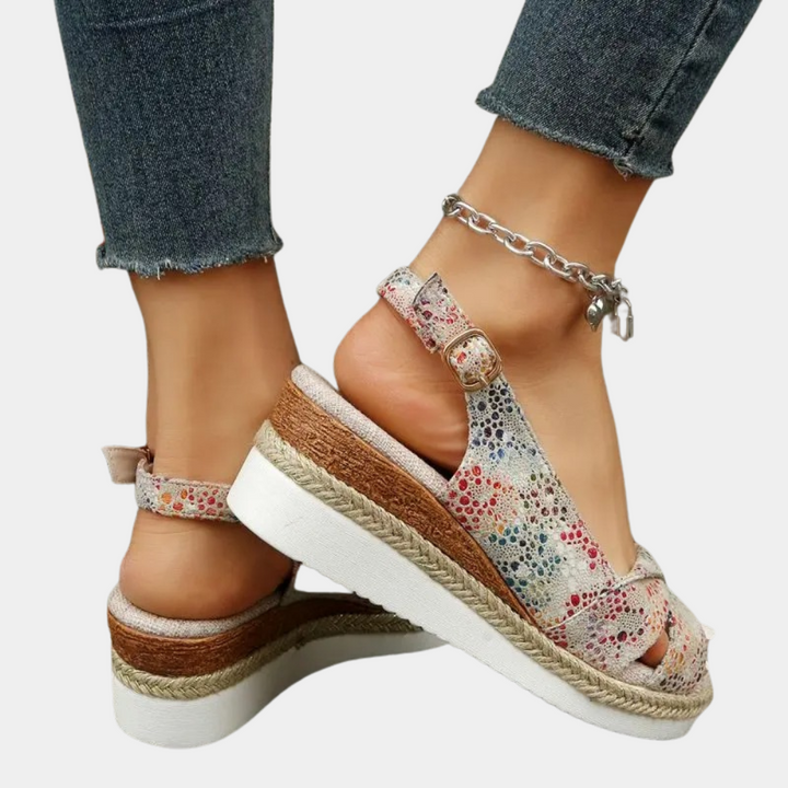 "Flerfärgade kvinnors andningsbara espadrille flats med flätad sula, stilfullt och bekvämt designade för vardagsbruk."