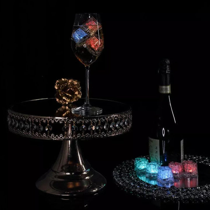 "Flerfärgade LED-iskubsljus i klar akryl, skapar romantisk atmosfär i hemmet eller baren, perfekt för fester och dekor."