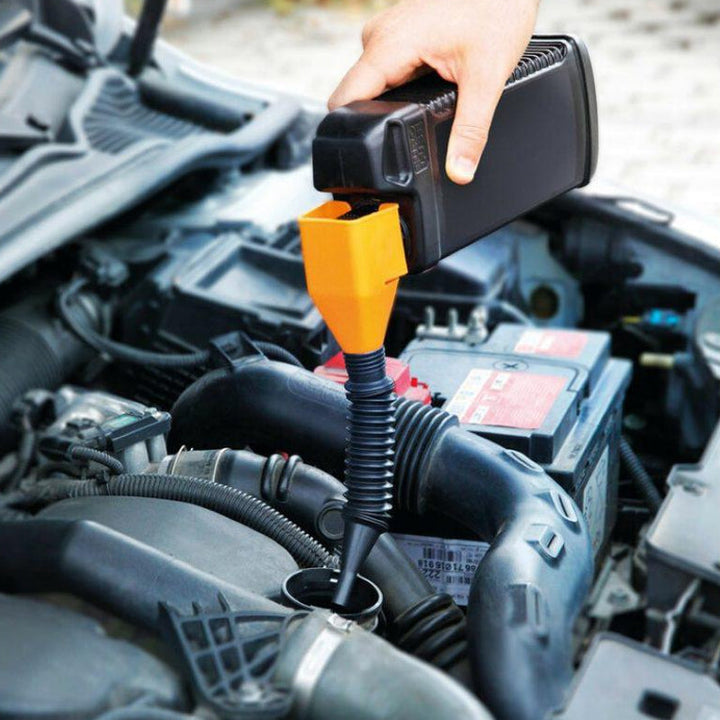 "Flexibel, färgglad oljetratt i plast för fordonsvätskor, enkelt justerbar form för spillfri användning och förvaring."