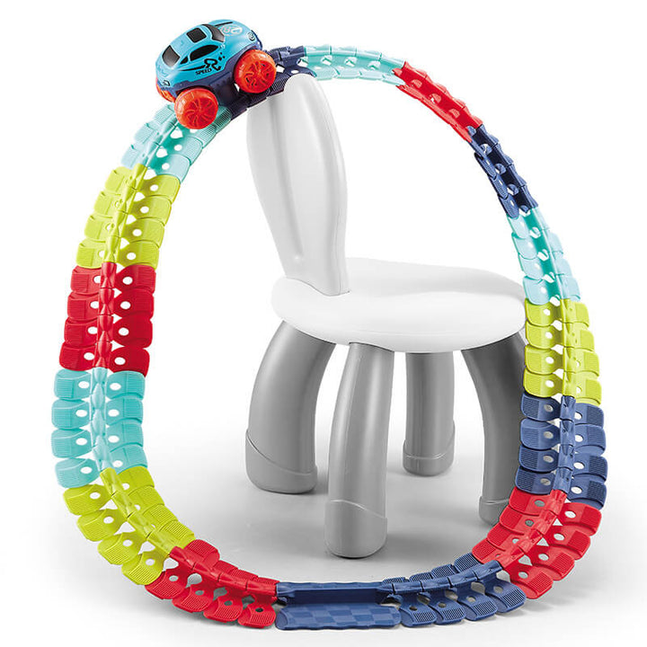 Flexibelt racerbana set med LED-racerbilar. Färgglatt, anpassningsbart spår för barn, främjar kreativitet och lek.