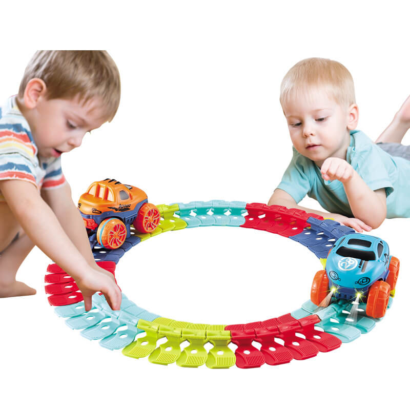Flexibelt racerbana set med LED-racerbilar. Färgglatt, anpassningsbart spår för barn, främjar kreativitet och lek.