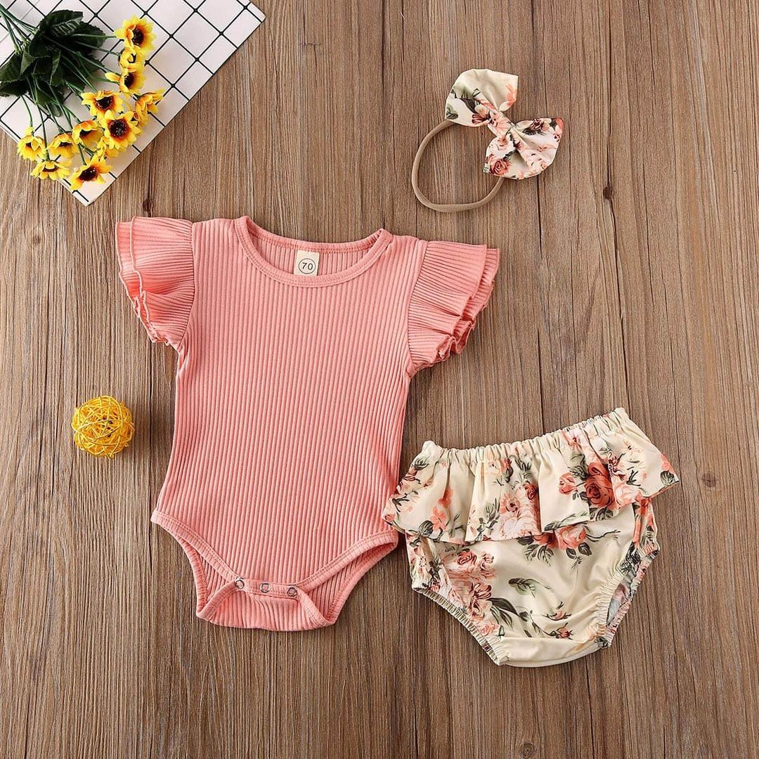 Flicks babykläder: gul ribbad blommig onesie med kortbyxor och pannband bakifrån