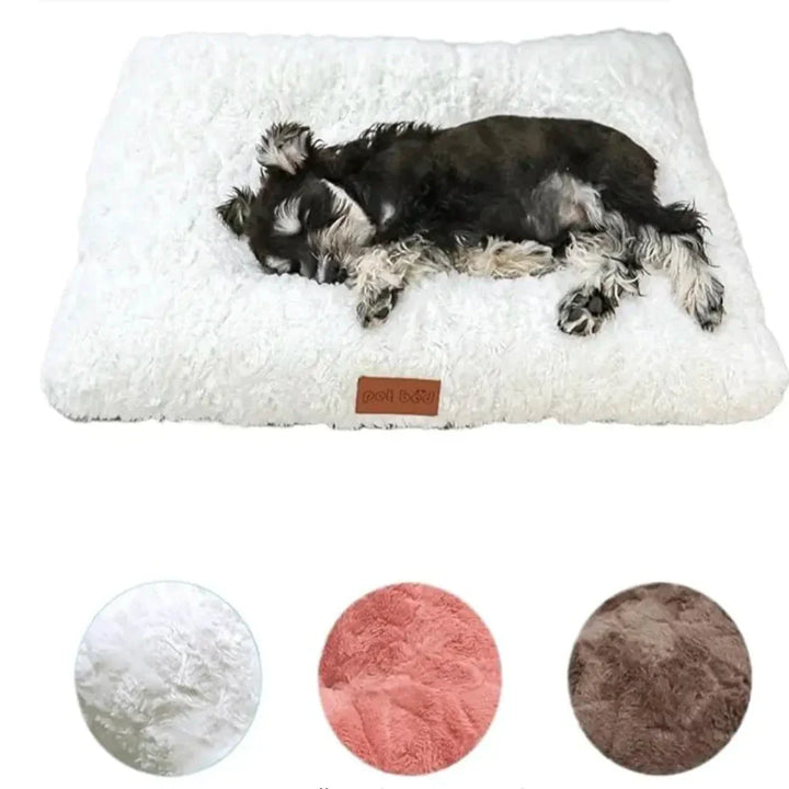 "Fluffig hundbädd i vit, rose eller brun för optimal vila, storlekar S till XXL, passar heminredning och alla hundar."