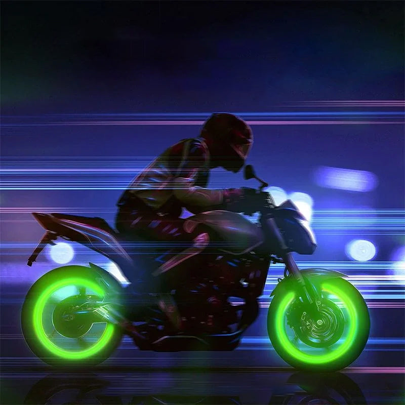 Fluorescerande ventilkåpor för bil och cykel på mörk bakgrund, ger gnistrande stil och skyddar mot smuts och damm.