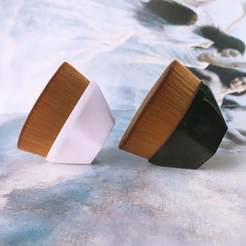 "Foundationborste hög densitet rosa/svart, elegant design för felfri sminkapplicering, perfekt för både kräm och flytande mak