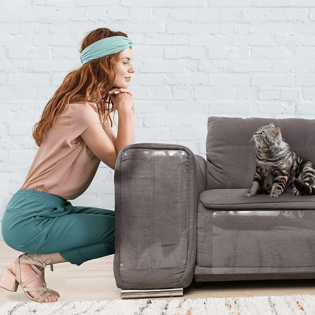 "Genomskinligt kattmöbelskydd skyddar soffan mot klösmärken, stilrent och skrapfritt, enkelt att applicera och avlägsna."