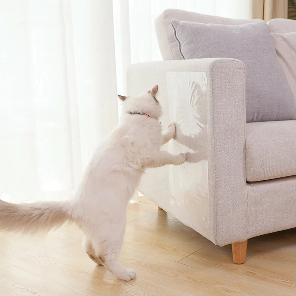 "Genomskinligt kattmöbelskydd skyddar soffan mot klösmärken, stilrent och skrapfritt, enkelt att applicera och avlägsna."