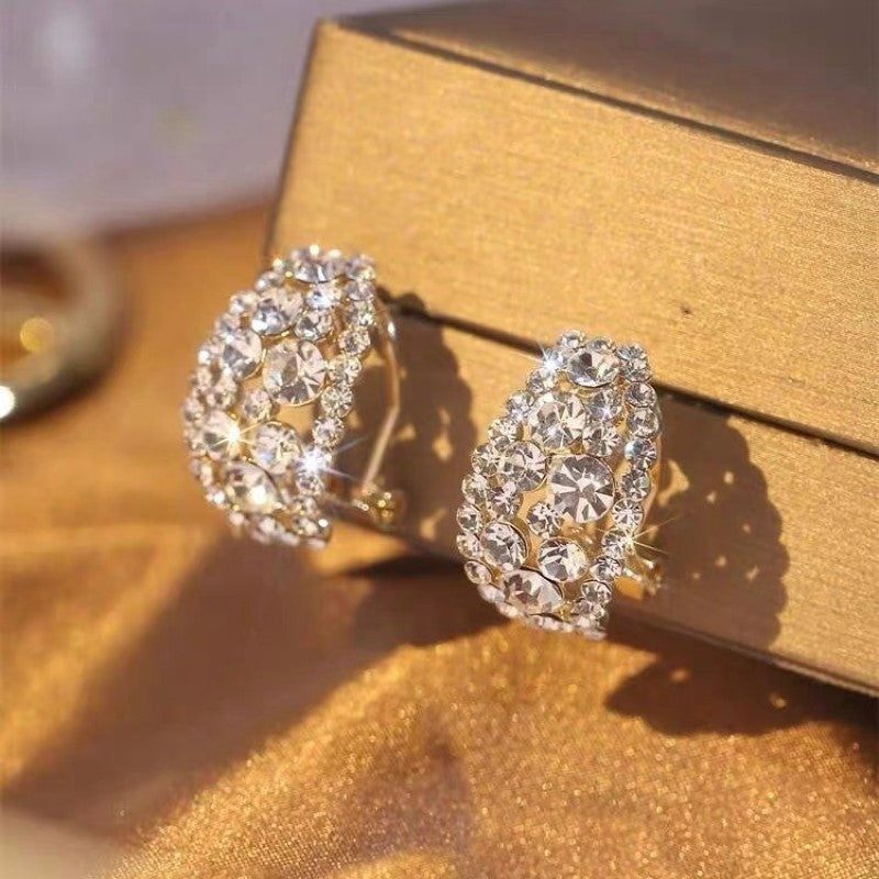 Glittriga strassörhängen för kvinnor, silver och mörkgrå rhinestones, smycken, nickelfria, 2,2 cm, elegant accessoar.