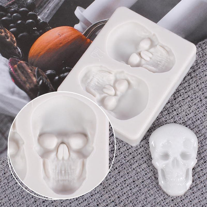 "Grå 3D skalle kakform i silikon för bakning och dessertdekoration, mångsidig för kakor, is och gelé."