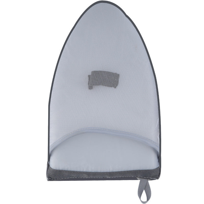 "Grå ergonomisk värmebeständig ångbåtshandske för alla handstorlekar, erbjuder säker hantering av varma kläder."